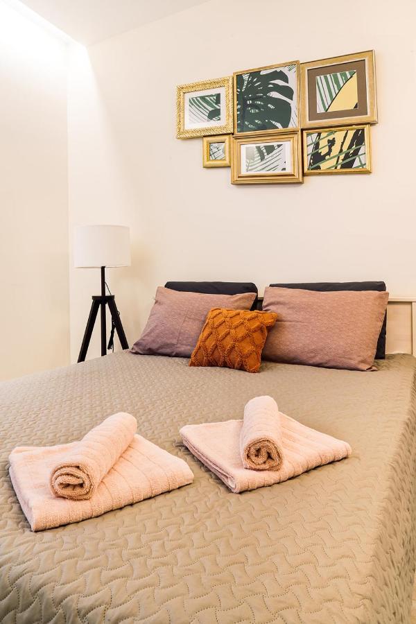 Morrison Apartment/15 Guests/7Bedrooms/Riga Old Town Exterior photo