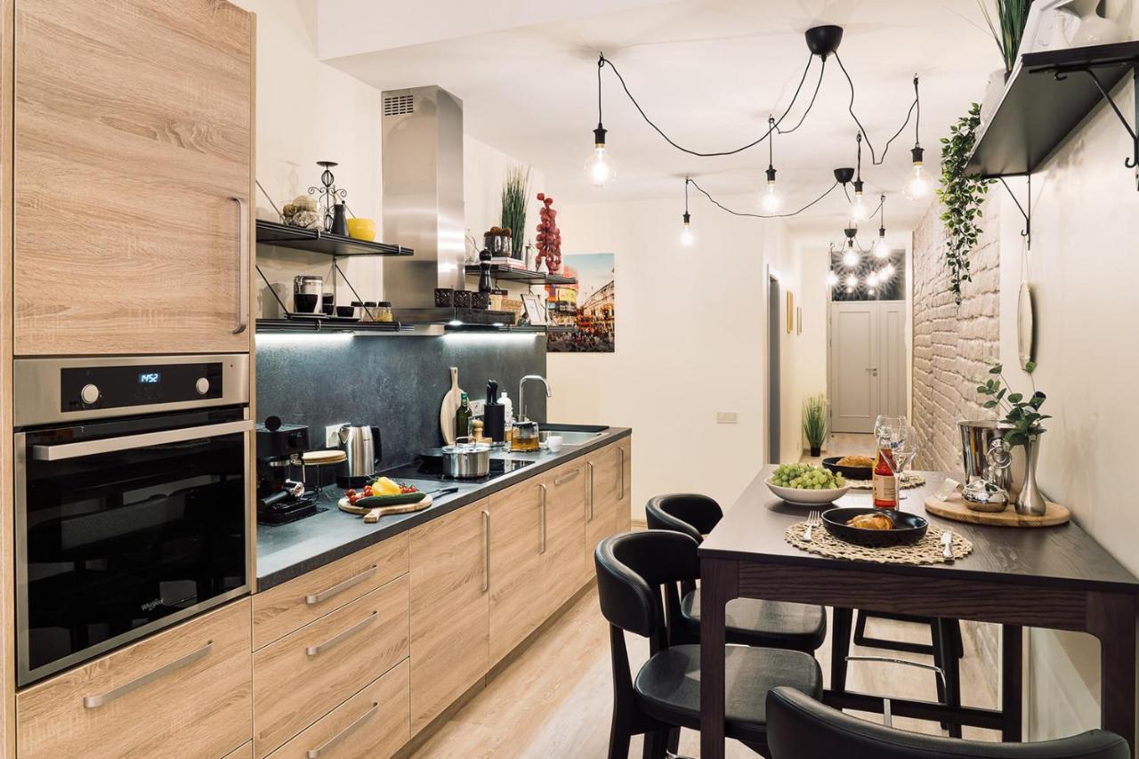 Morrison Apartment/15 Guests/7Bedrooms/Riga Old Town Exterior photo