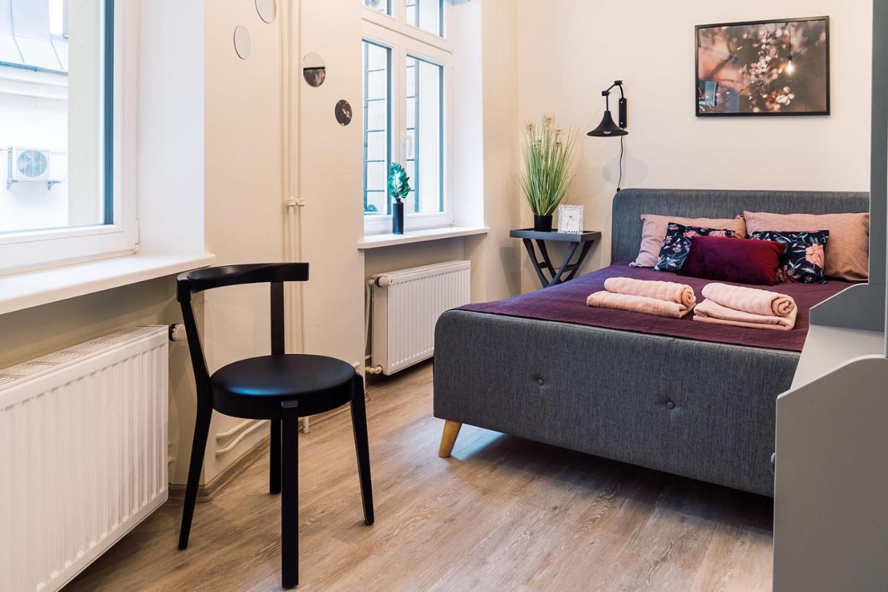 Morrison Apartment/15 Guests/7Bedrooms/Riga Old Town Exterior photo